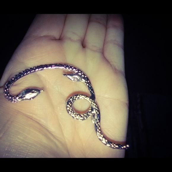 🆕 Gothic Double Snake Silver Ear Cuff - Picture 4 of 7